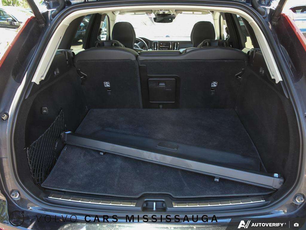 2021 Volvo XC60 Inscription Plug-In Hybrid thumb 11