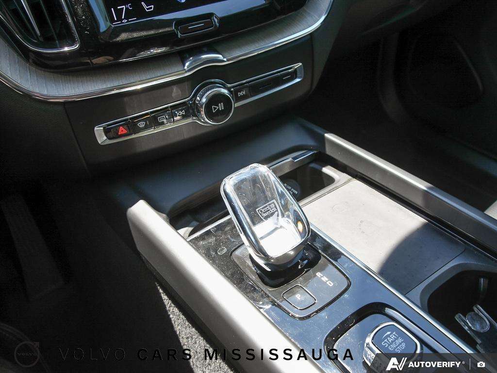 2021 Volvo XC60 Inscription Plug-In Hybrid thumb 19