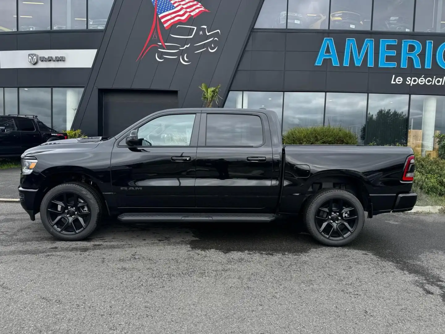 Dodge RAM 1500 CREW LARAMIE SPORT NIGHT EDITION AIR Noir - 2