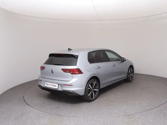 Volkswagen Golf view 4