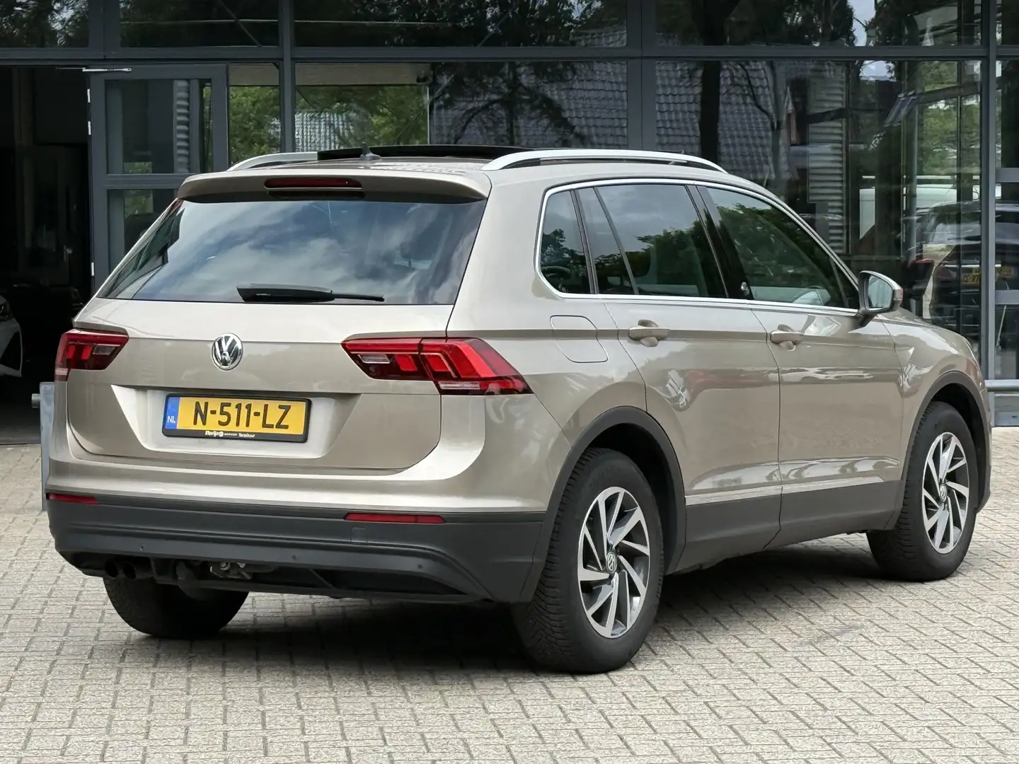 Volkswagen Tiguan 1.4 TSI ACT Highline Automaat Grijs - 2