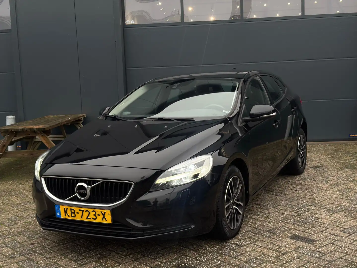 Volvo V40 2.0 D2 Nordic+ Negro - 2