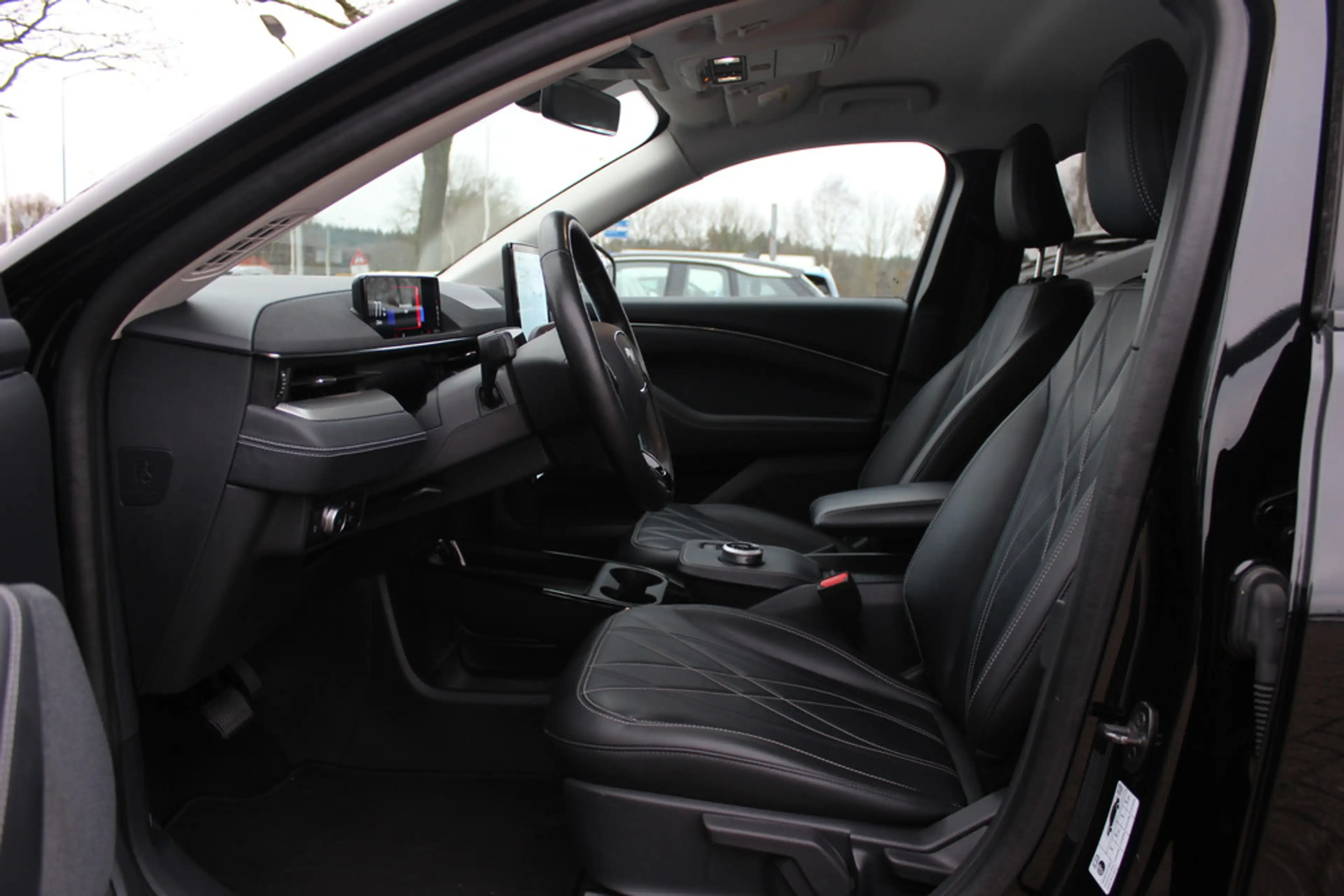 Ford Mustang Mach-E Extended RWD 98 kWh / Camera / Leder / 18'' / Keyl — photo 7