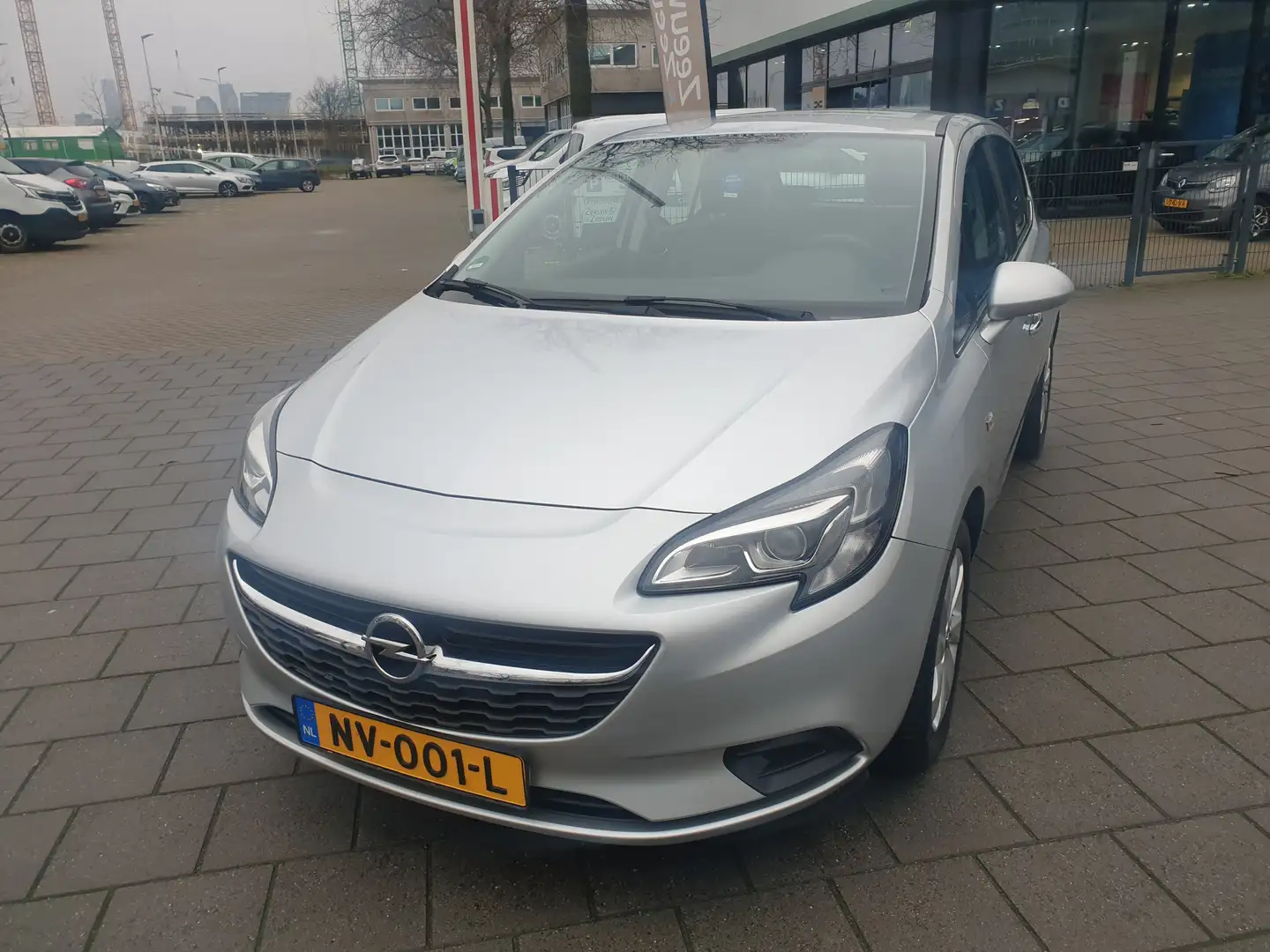 Opel Corsa 1.4 Innovation . Grijs - 1