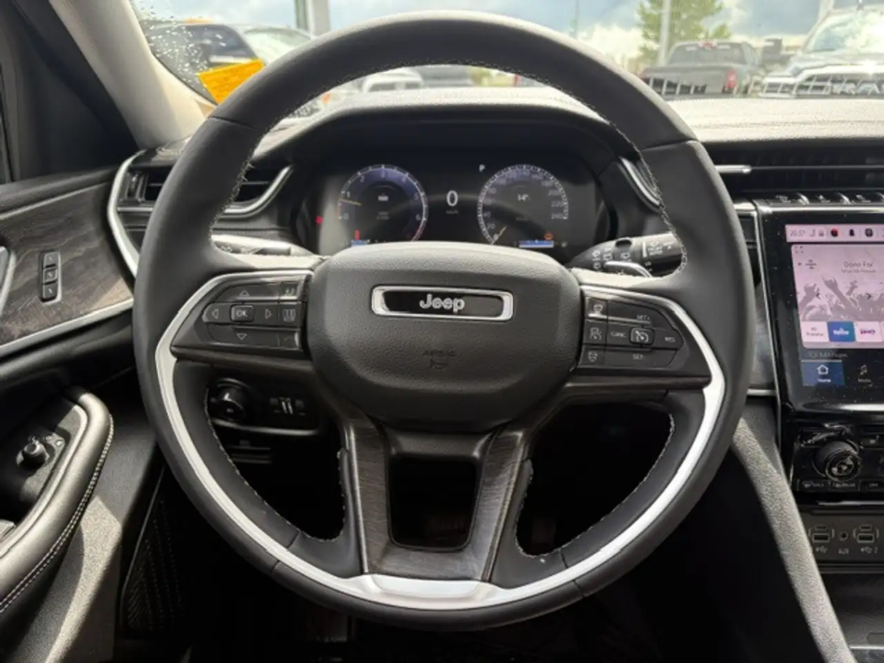 Jeep Grand Cherokee снимка Jeep Grand Cherokee