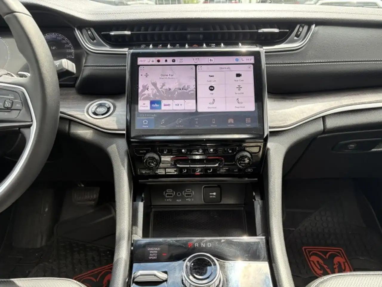 Jeep Grand Cherokee снимка Jeep Grand Cherokee