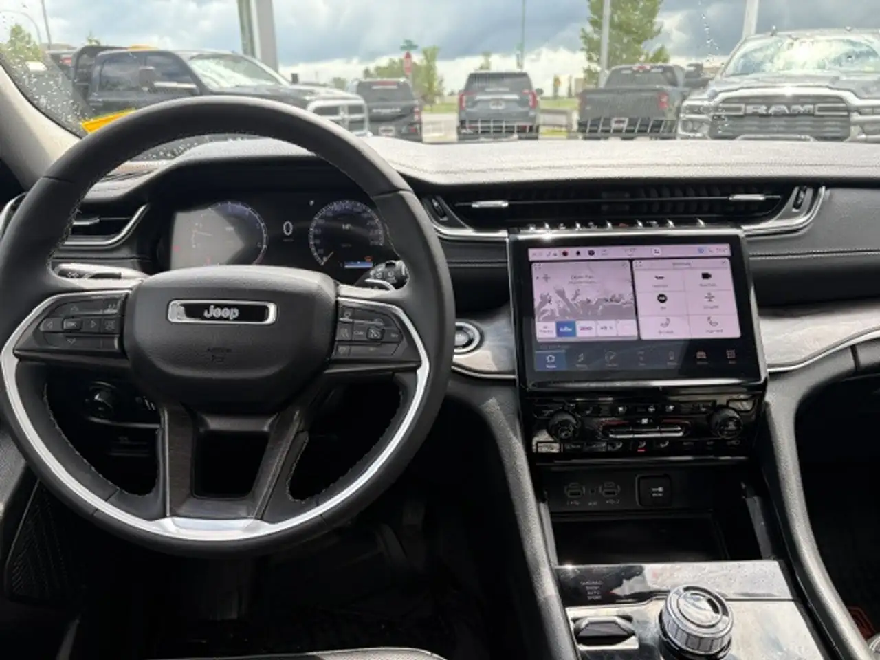 Jeep Grand Cherokee снимка Jeep Grand Cherokee