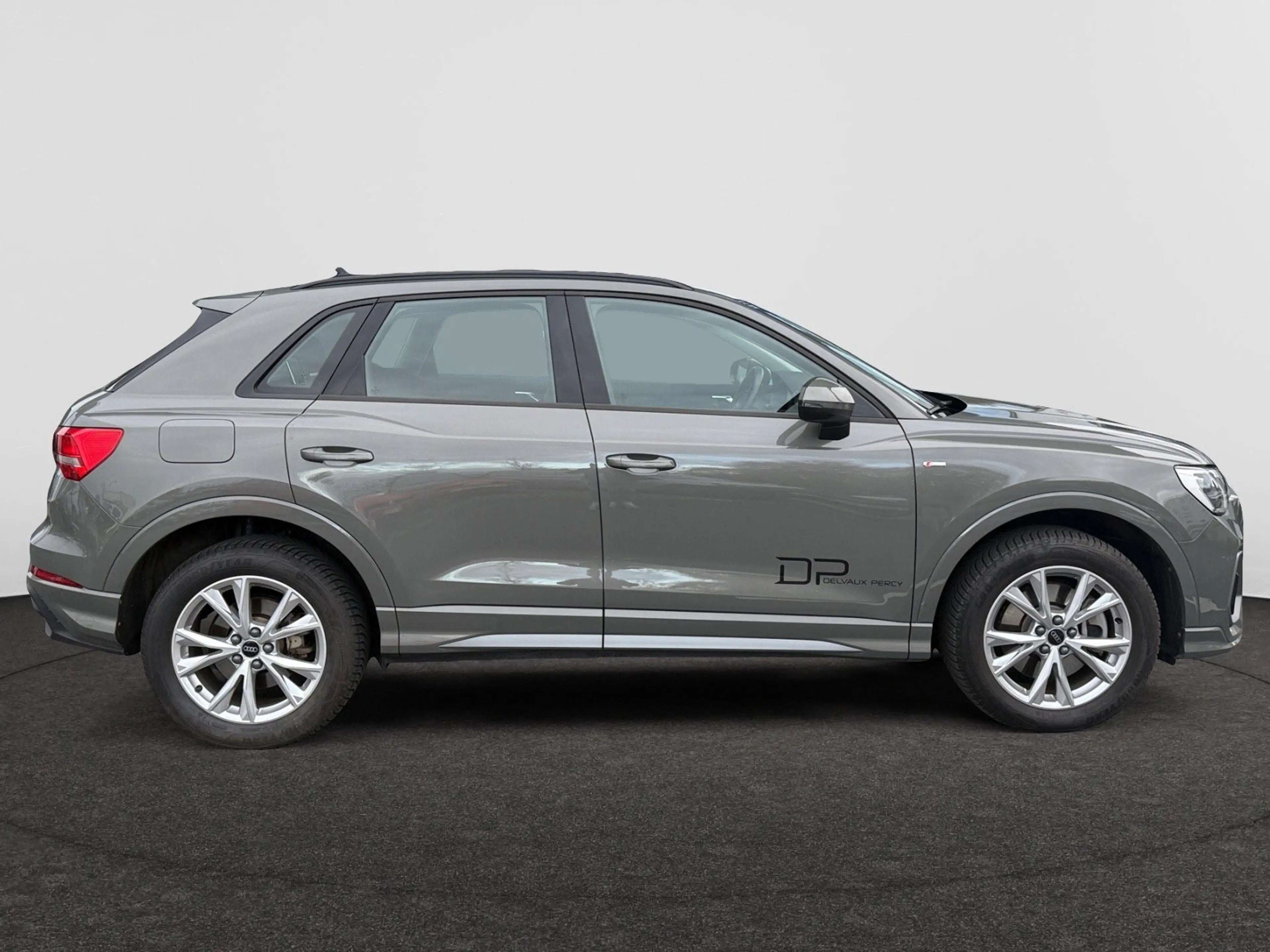 Audi Q3 Audi Q3  S line 45 TFSI e  180(245) kW(ch) S tronic — photo 6