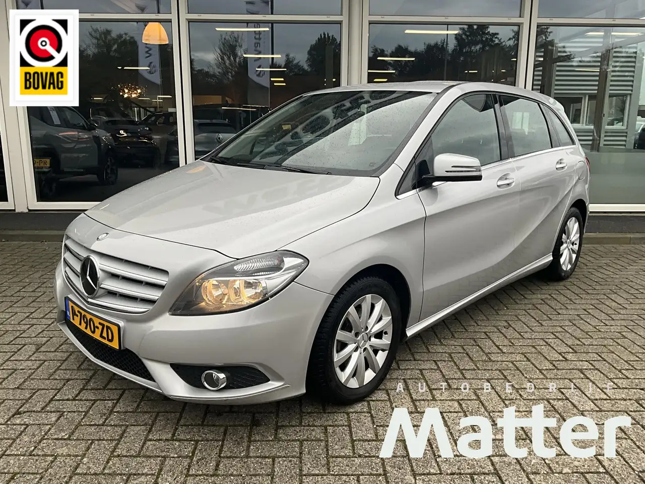 Mercedes-Benz B 180