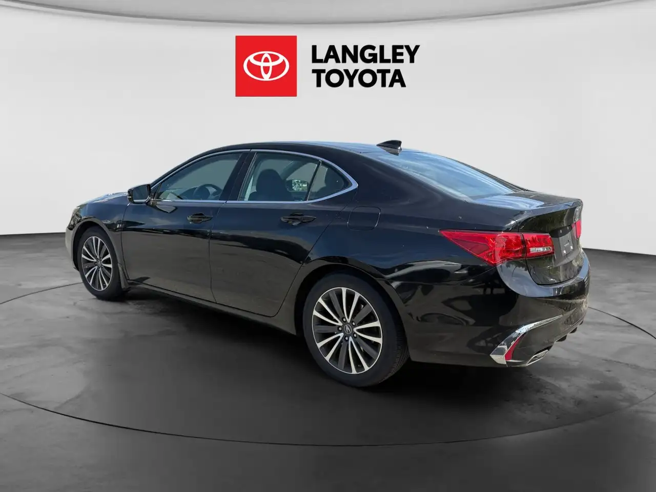 Acura TLX снимка Acura TLX