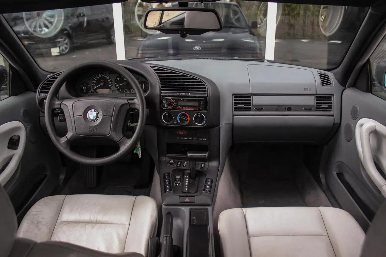 BMW 320 3-serie Cabrio 320i E36 | HiFi audio | Motorsport, foto 3