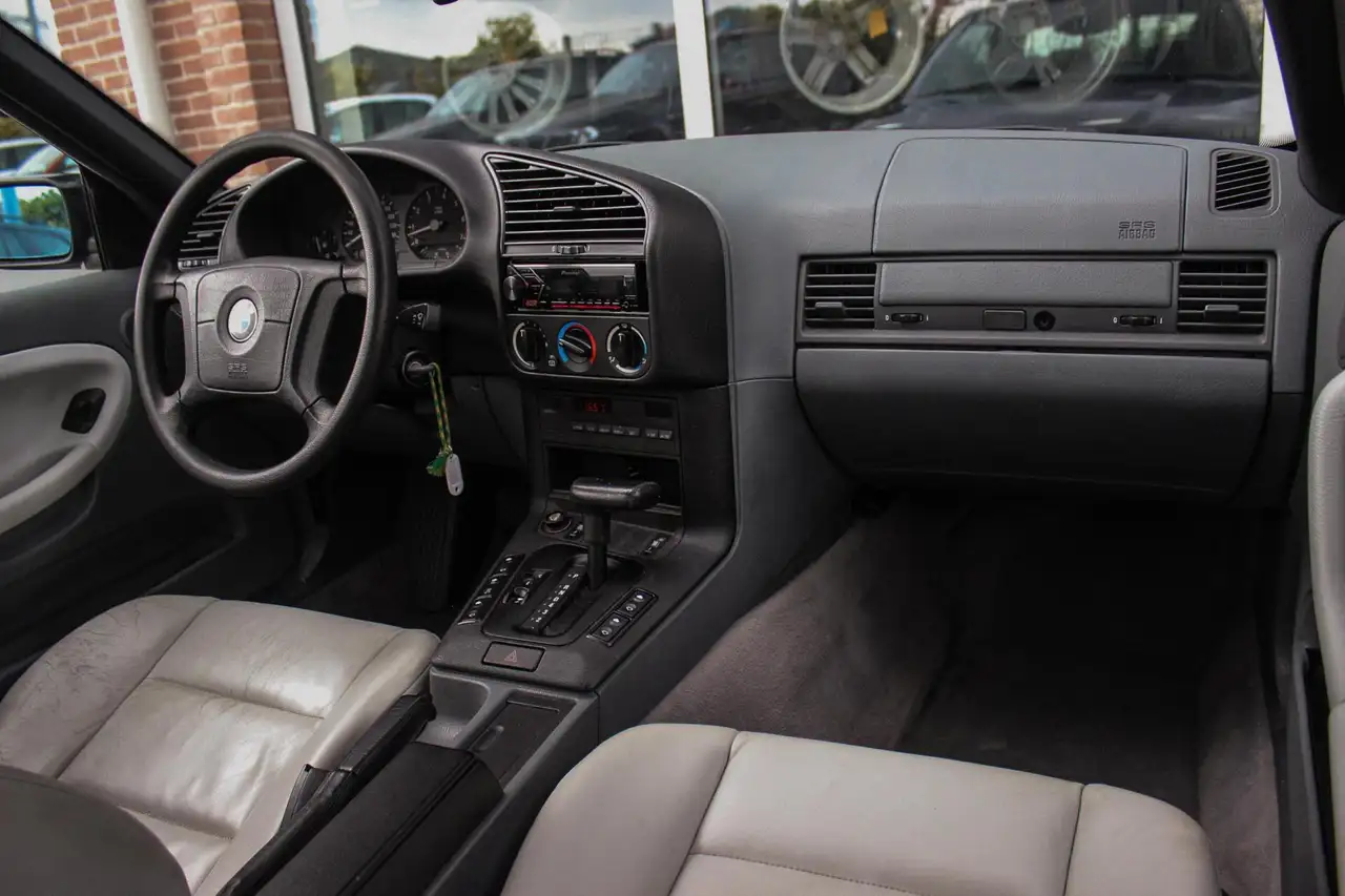 BMW 320 3-serie Cabrio 320i E36 | HiFi audio | Motorsport, foto 12