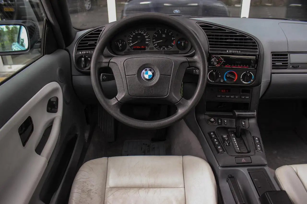 BMW 320 3-serie Cabrio 320i E36 | HiFi audio | Motorsport, foto 11
