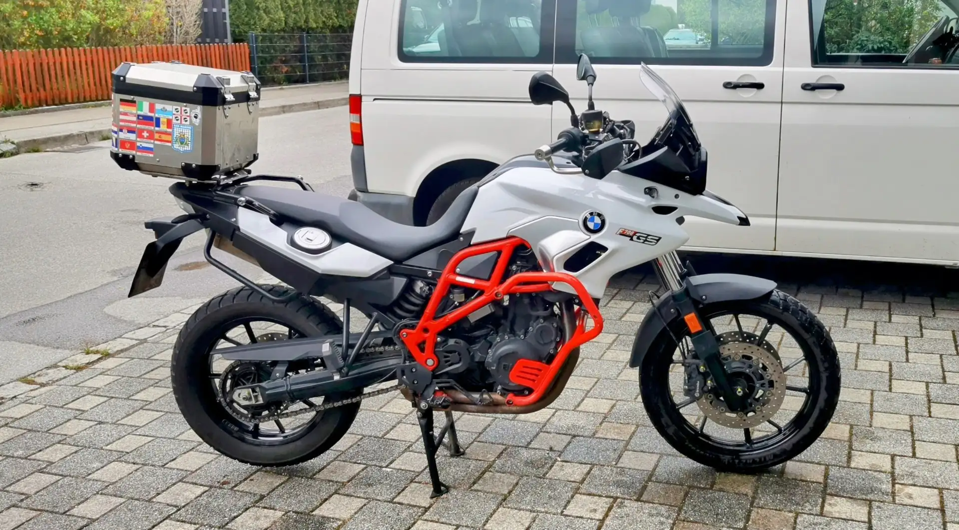 BMW F 700 GS mit Sturzbügel, Navi und Scottoiler !!! Biały - 2