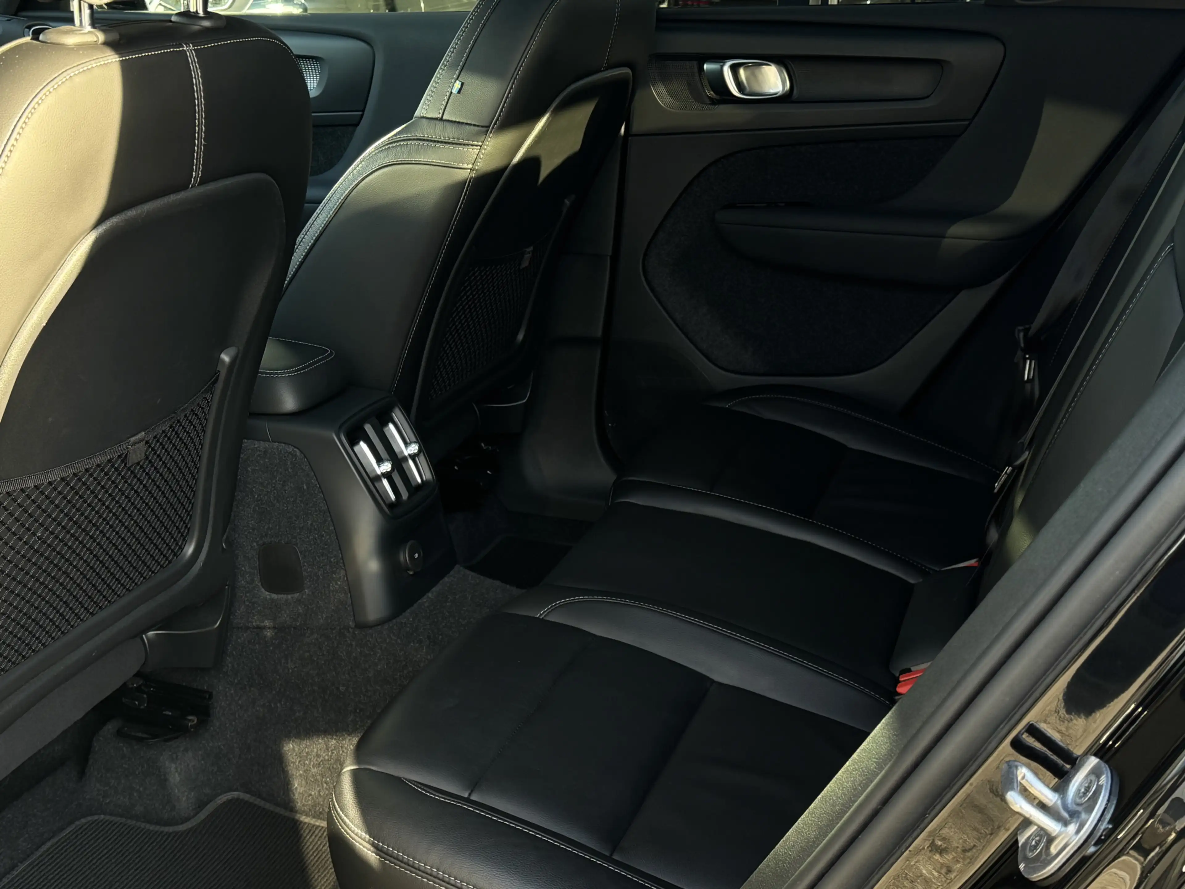 Volvo XC40 1.5 T5 Recharge R-Design Pano | Leder | Trekhaak | — photo 6