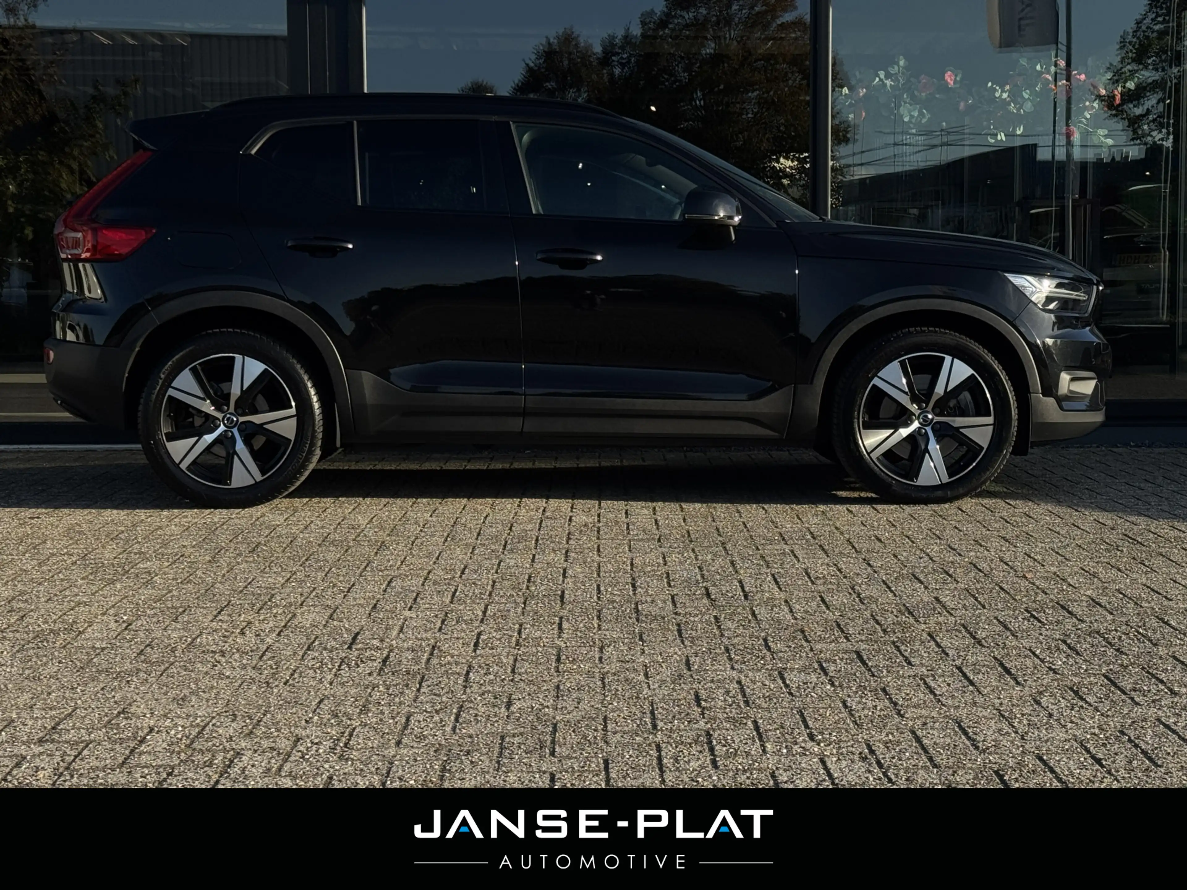 Volvo XC40 1.5 T5 Recharge R-Design Pano | Leder | Trekhaak | — photo 12