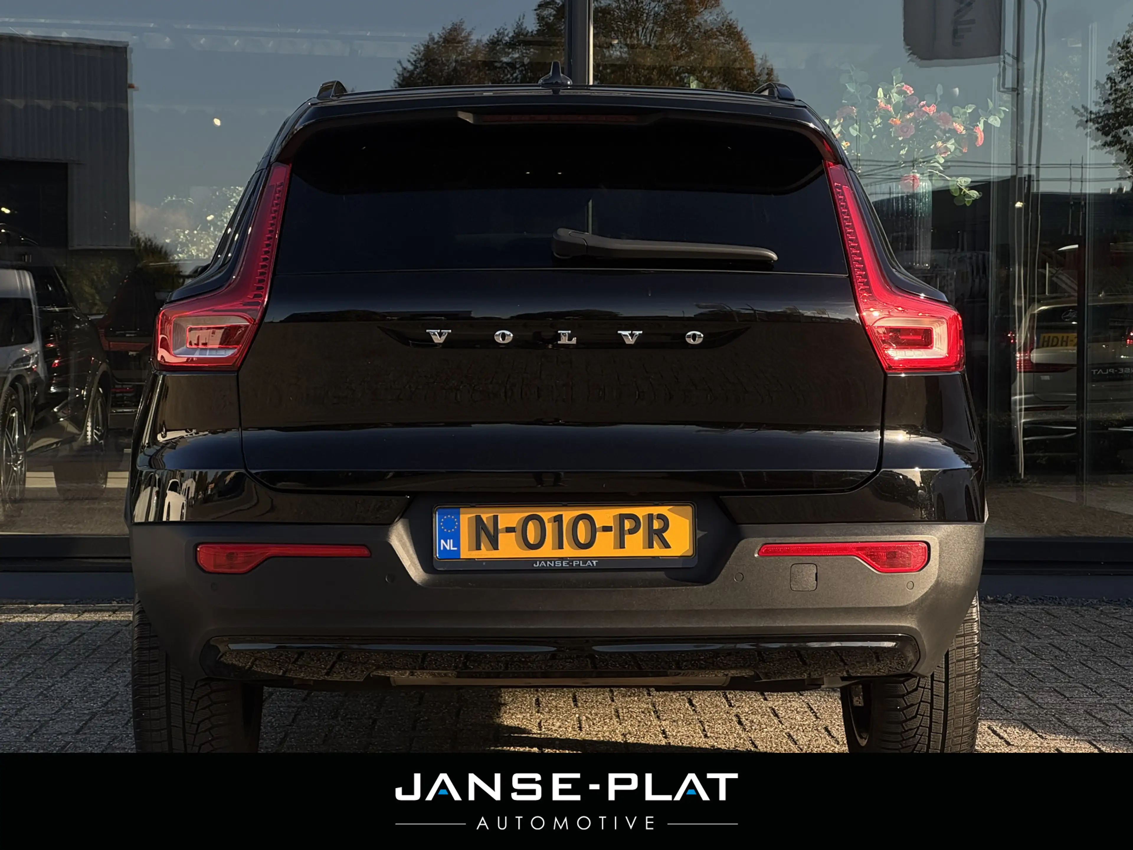 Volvo XC40 1.5 T5 Recharge R-Design Pano | Leder | Trekhaak | — photo 8