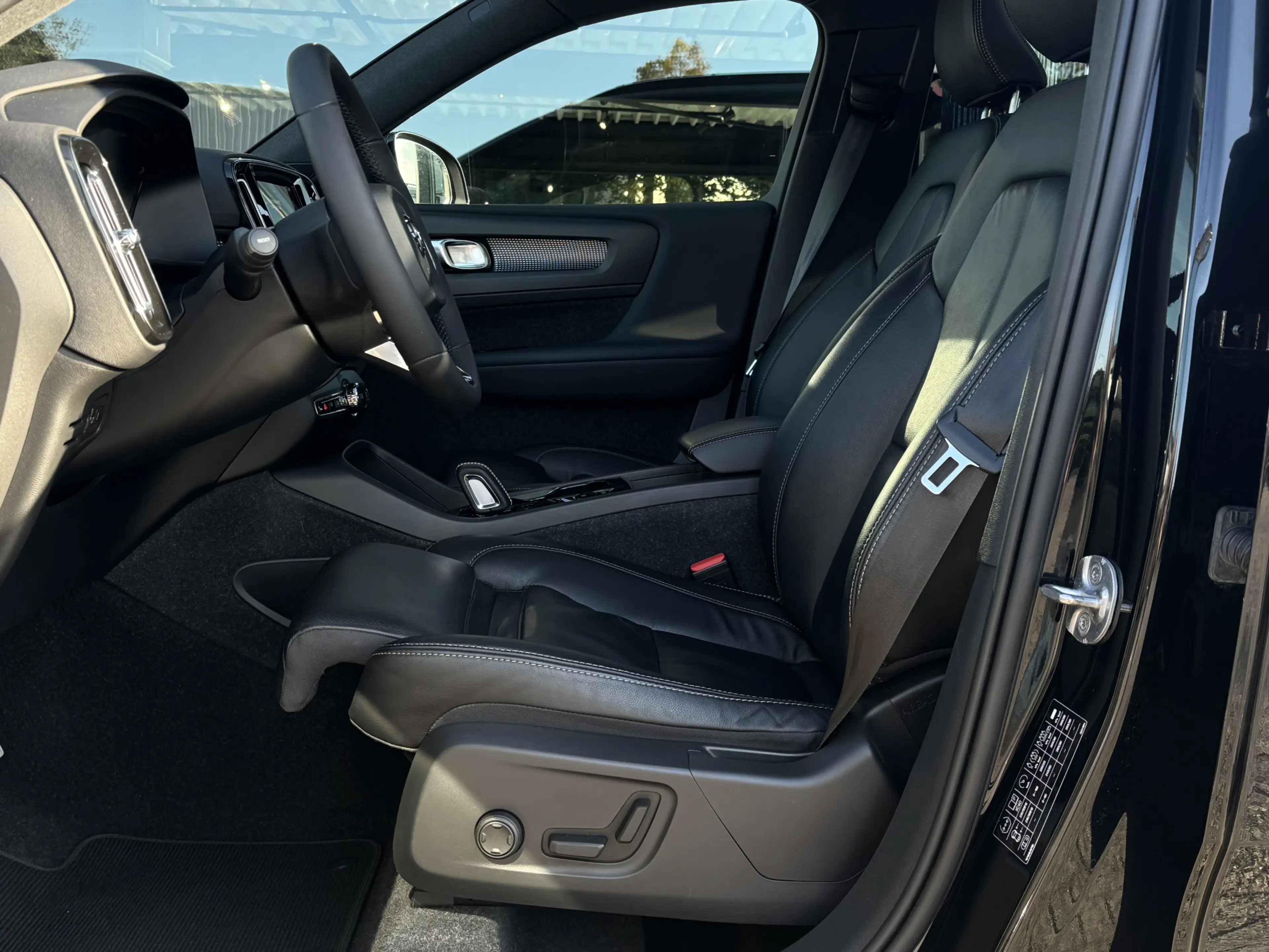 Volvo XC40 1.5 T5 Recharge R-Design Pano | Leder | Trekhaak | — photo 4