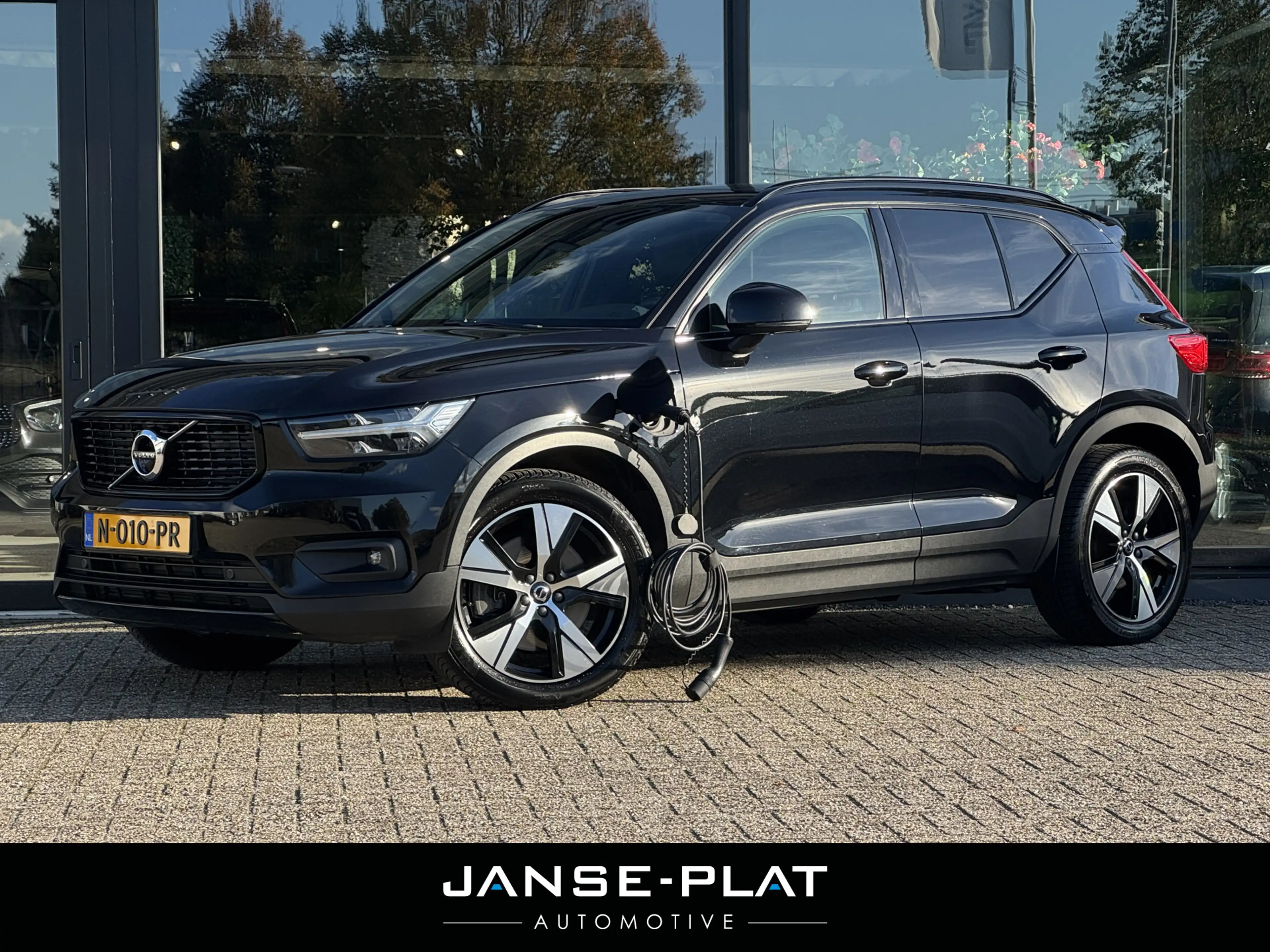 Volvo XC40 1.5 T5 Recharge R-Design Pano | Leder | Trekhaak |
