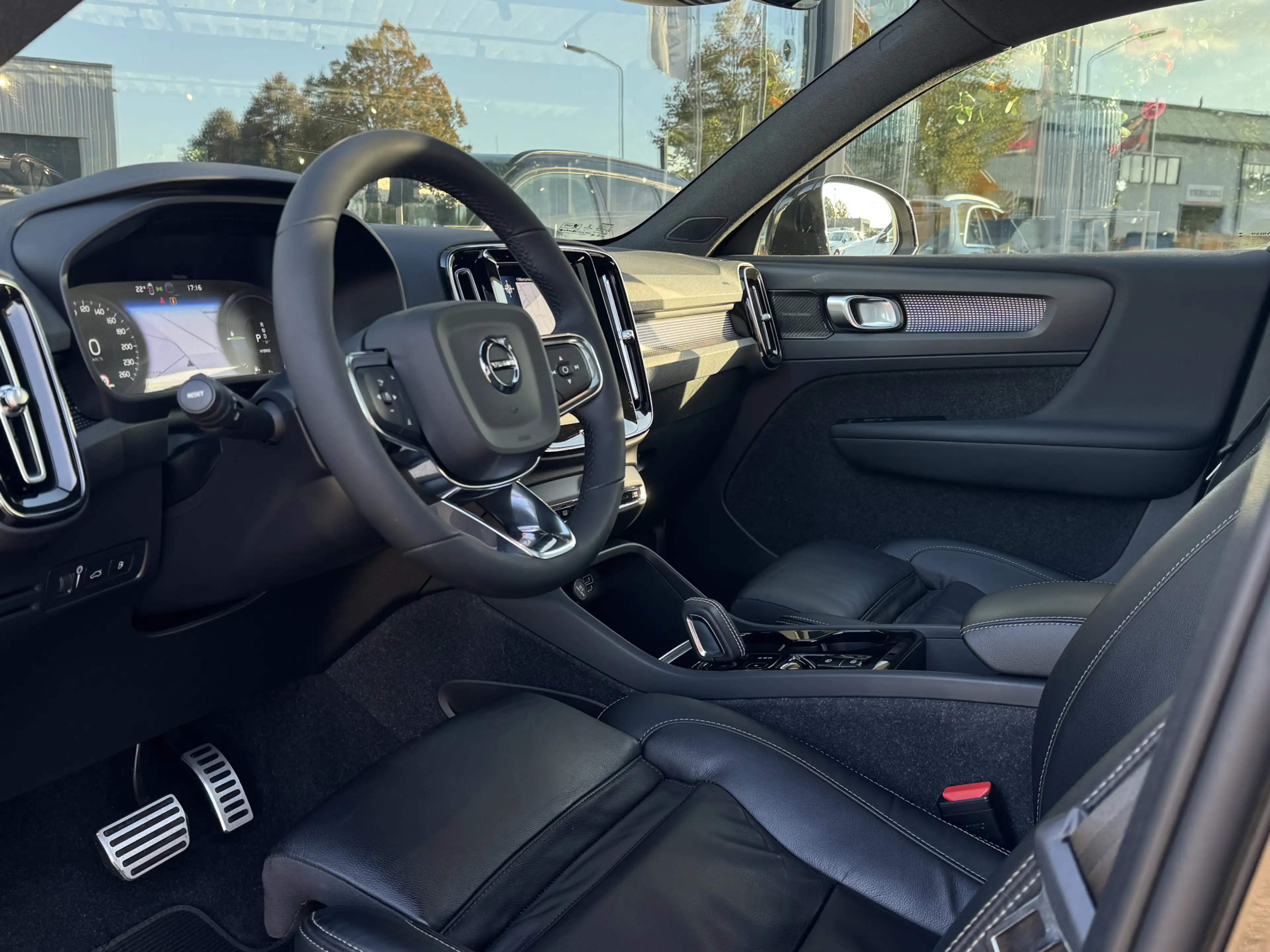 Volvo XC40 1.5 T5 Recharge R-Design Pano | Leder | Trekhaak | — photo 2