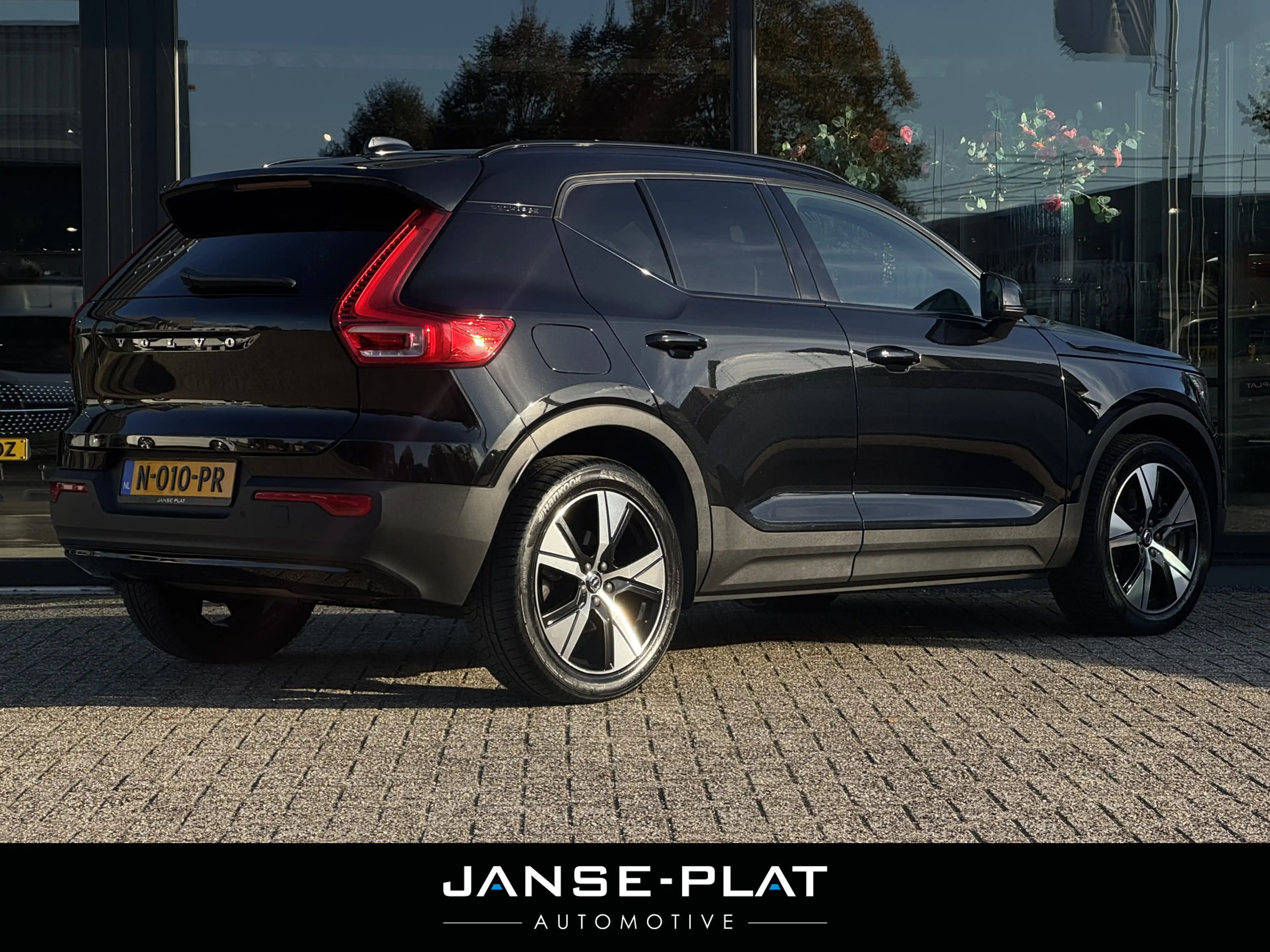 Volvo XC40 1.5 T5 Recharge R-Design Pano | Leder | Trekhaak | — photo 9
