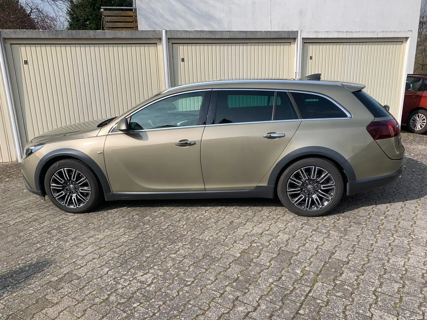 Opel Insignia Insignia Country Tourer 2.0 ECOTEC DI Turbo 4x4 Co Grün - 1