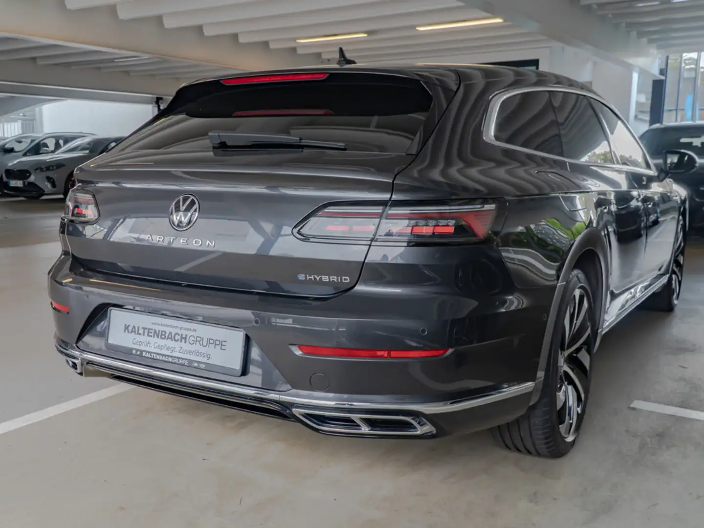 Volkswagen Arteon Shooting Brake 1.4 TSI R-Line FACEL. Grau - 2