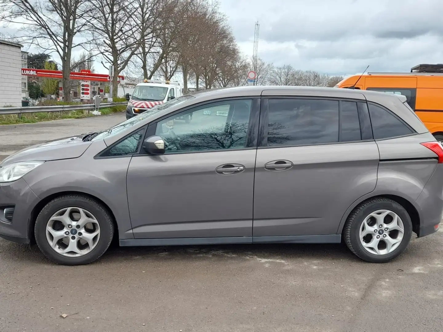 Ford Grand C-Max 1.6 TDCi Champions Plus Edition Paars - 1