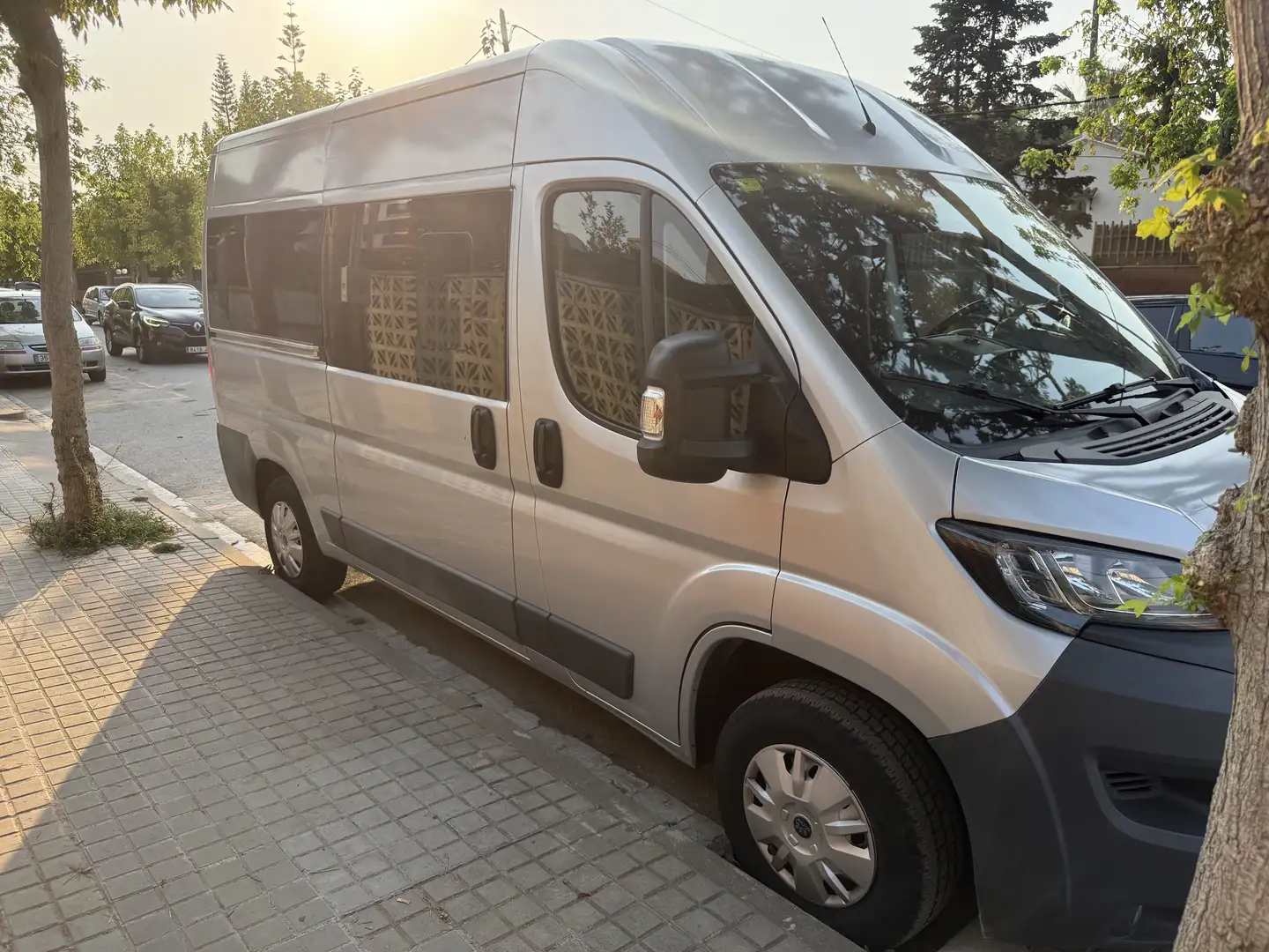 Peugeot Boxer Furgón 2.0BlueHDI 333 L2H2 130 Plateado - 2