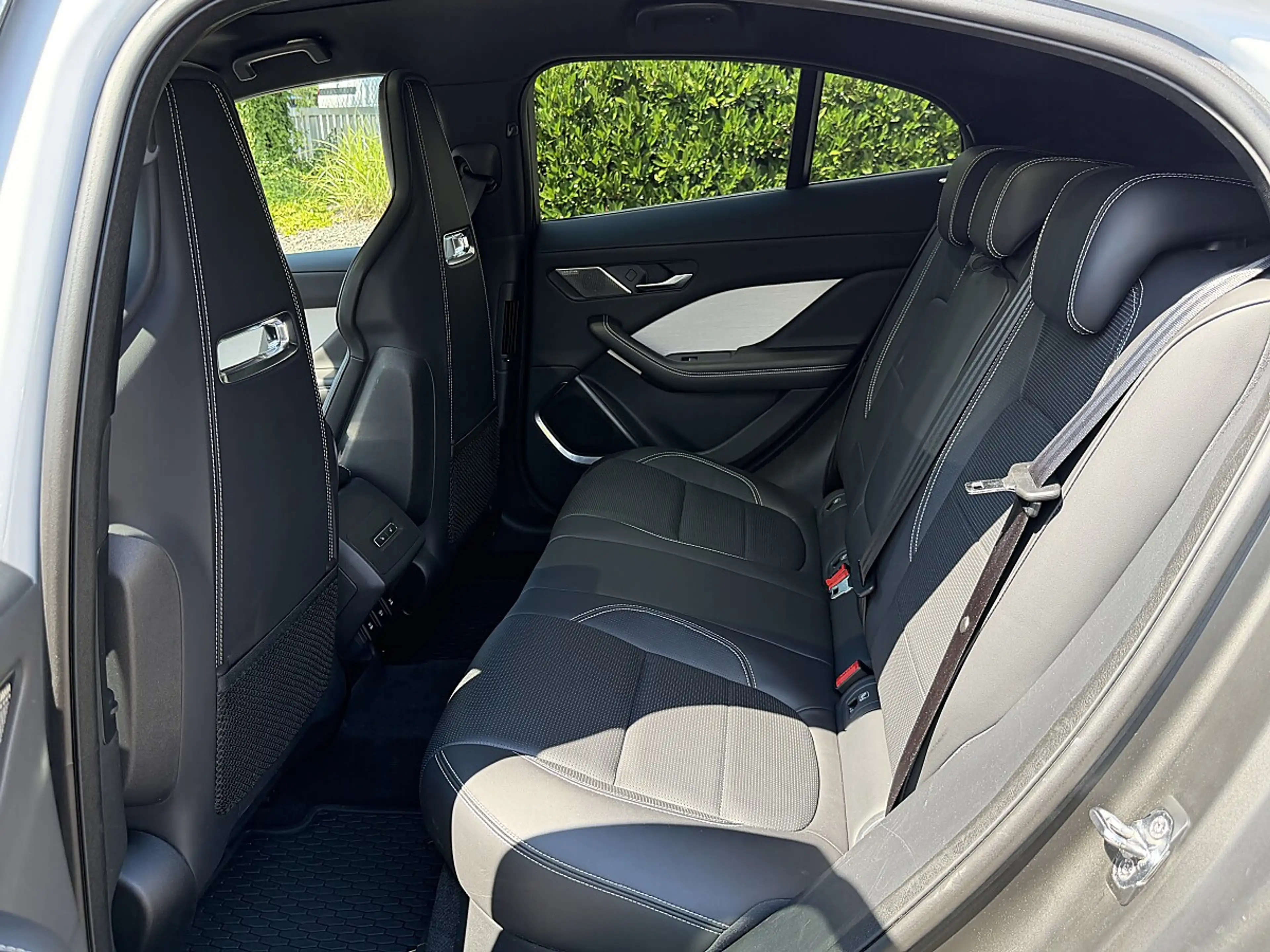 Jaguar I-Pace HSE EV400 AWD — photo 11