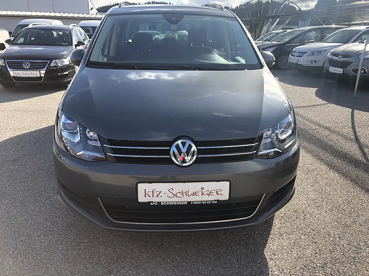 Volkswagen Sharan Business SCR 2,0 TDI DSG Grau - 2
