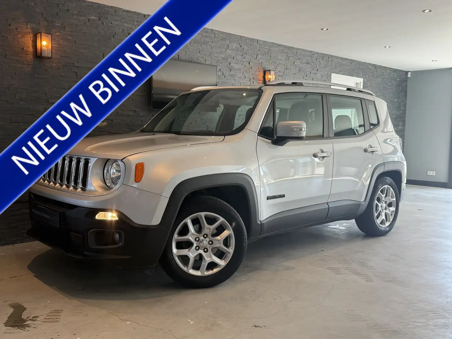 Jeep Renegade 1.4 MultiAir Bj: 2018 / Benzine / 136 PK Grijs - 1