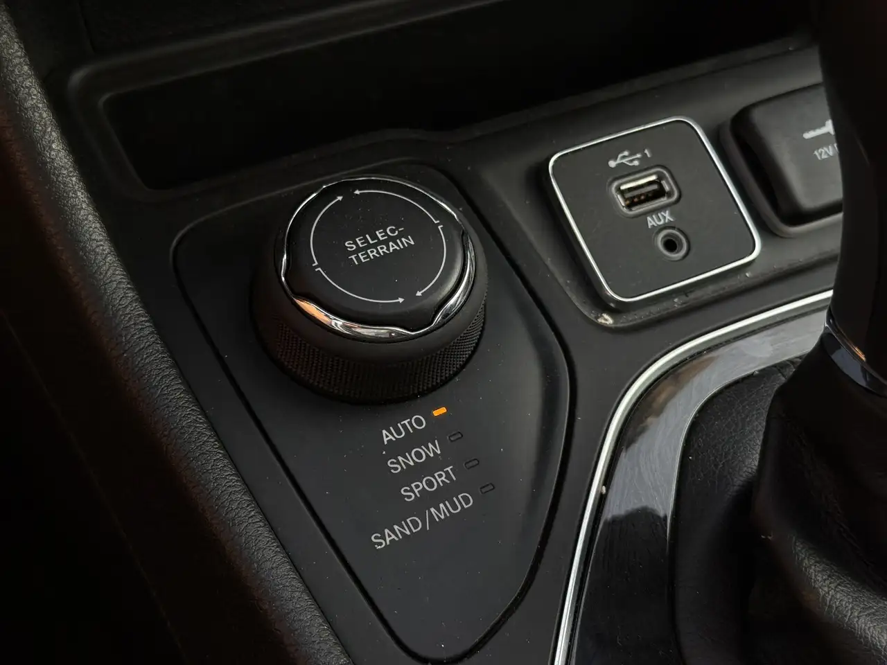 Jeep Cherokee снимка Jeep Cherokee