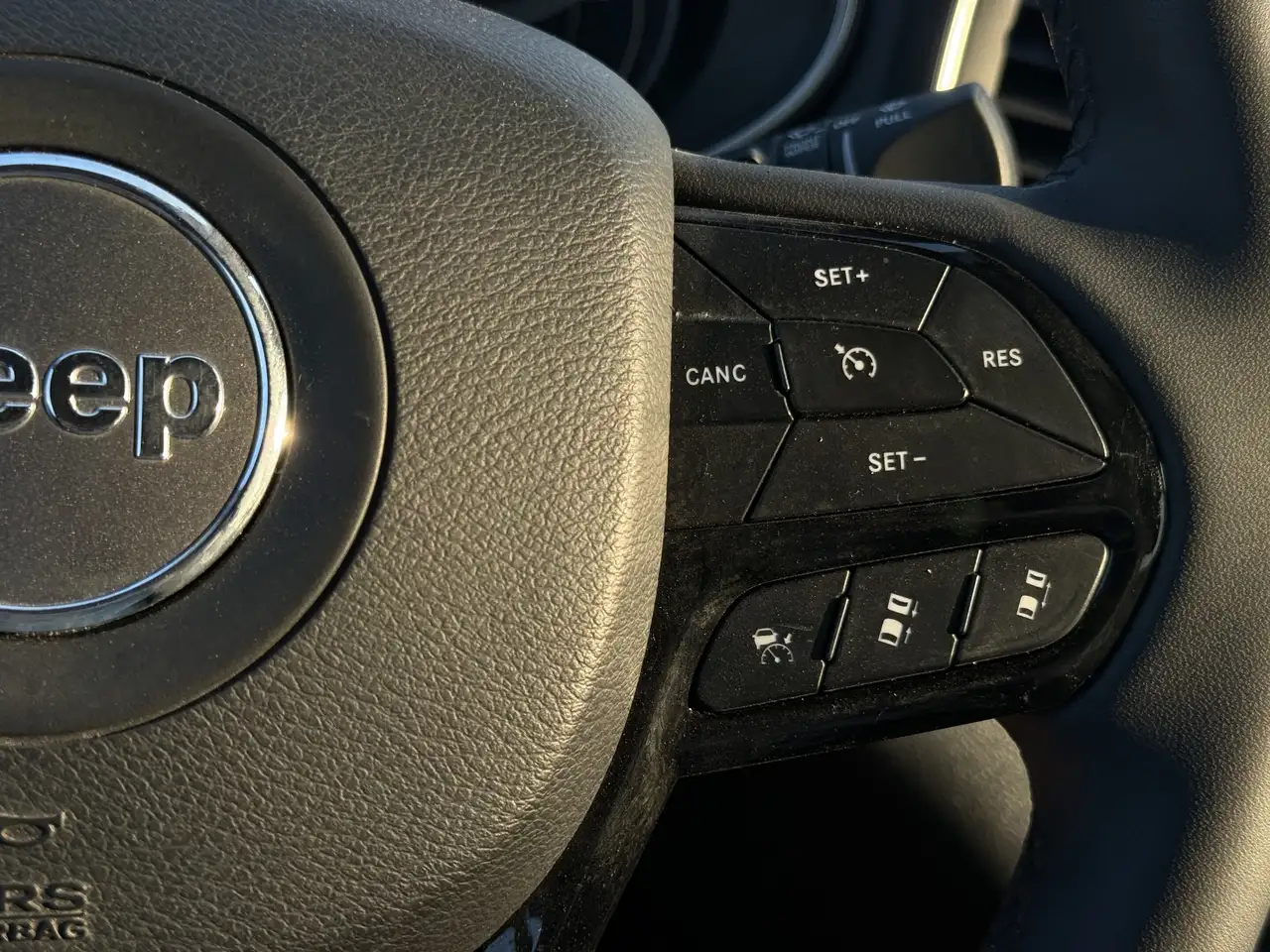 Jeep Cherokee снимка Jeep Cherokee