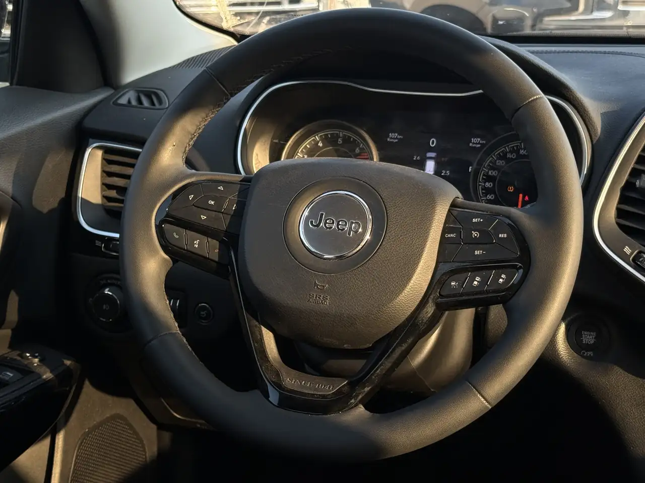 Jeep Cherokee снимка Jeep Cherokee