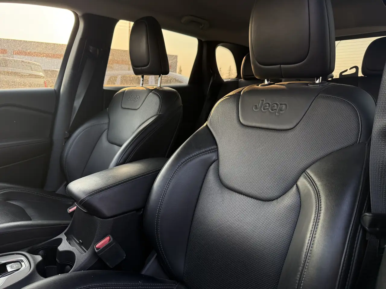 Jeep Cherokee снимка Jeep Cherokee