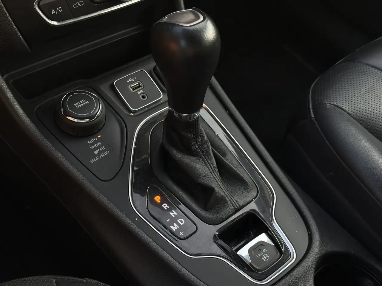 Jeep Cherokee снимка Jeep Cherokee
