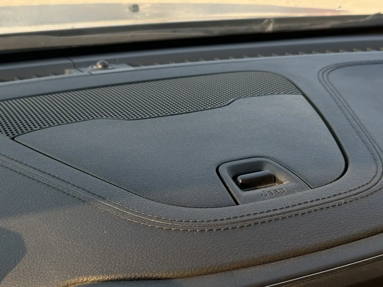 Jeep Cherokee снимка Jeep Cherokee