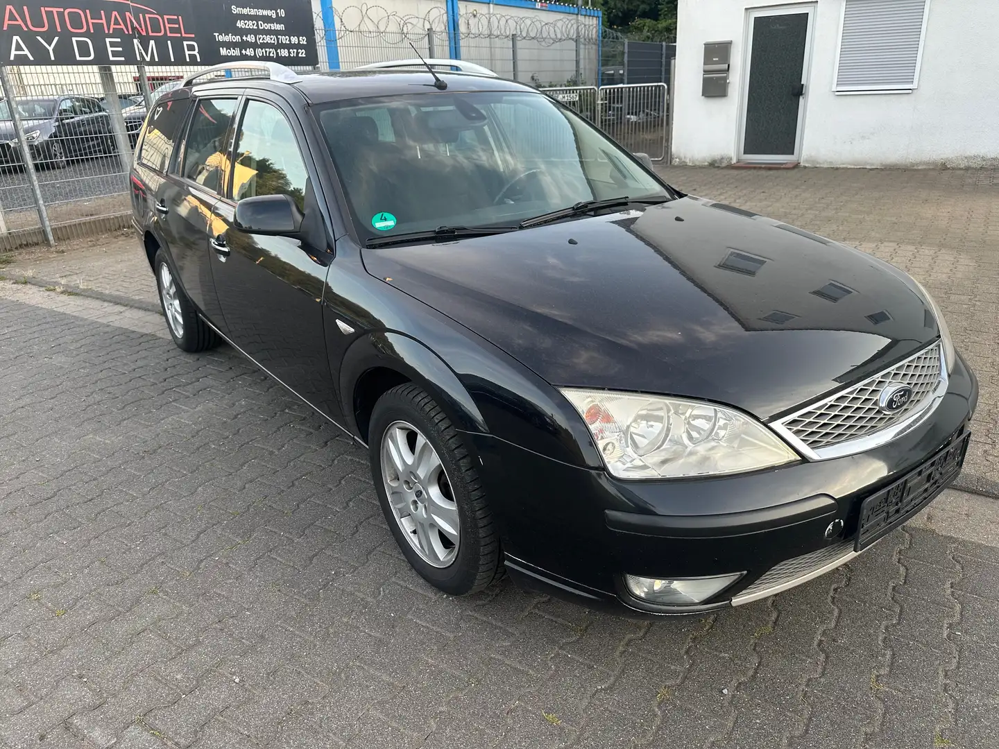 Ford Mondeo Titanium Schwarz - 1