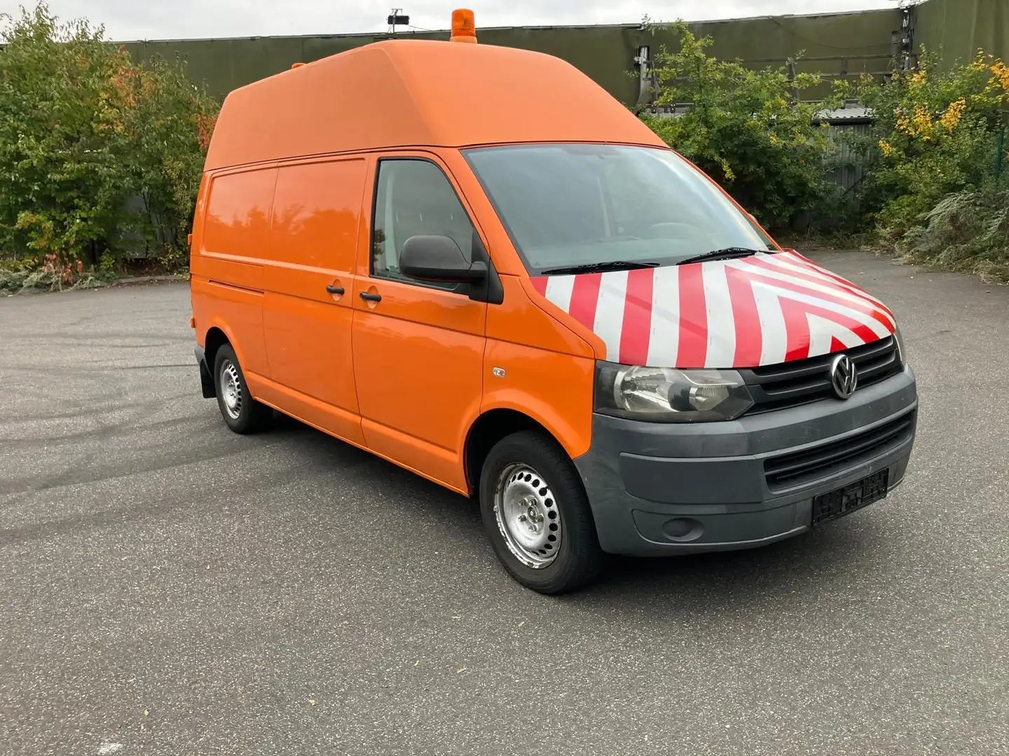 Volkswagen T5 Transporter Kasten-Hochdach lang 4Motion Orange - 1