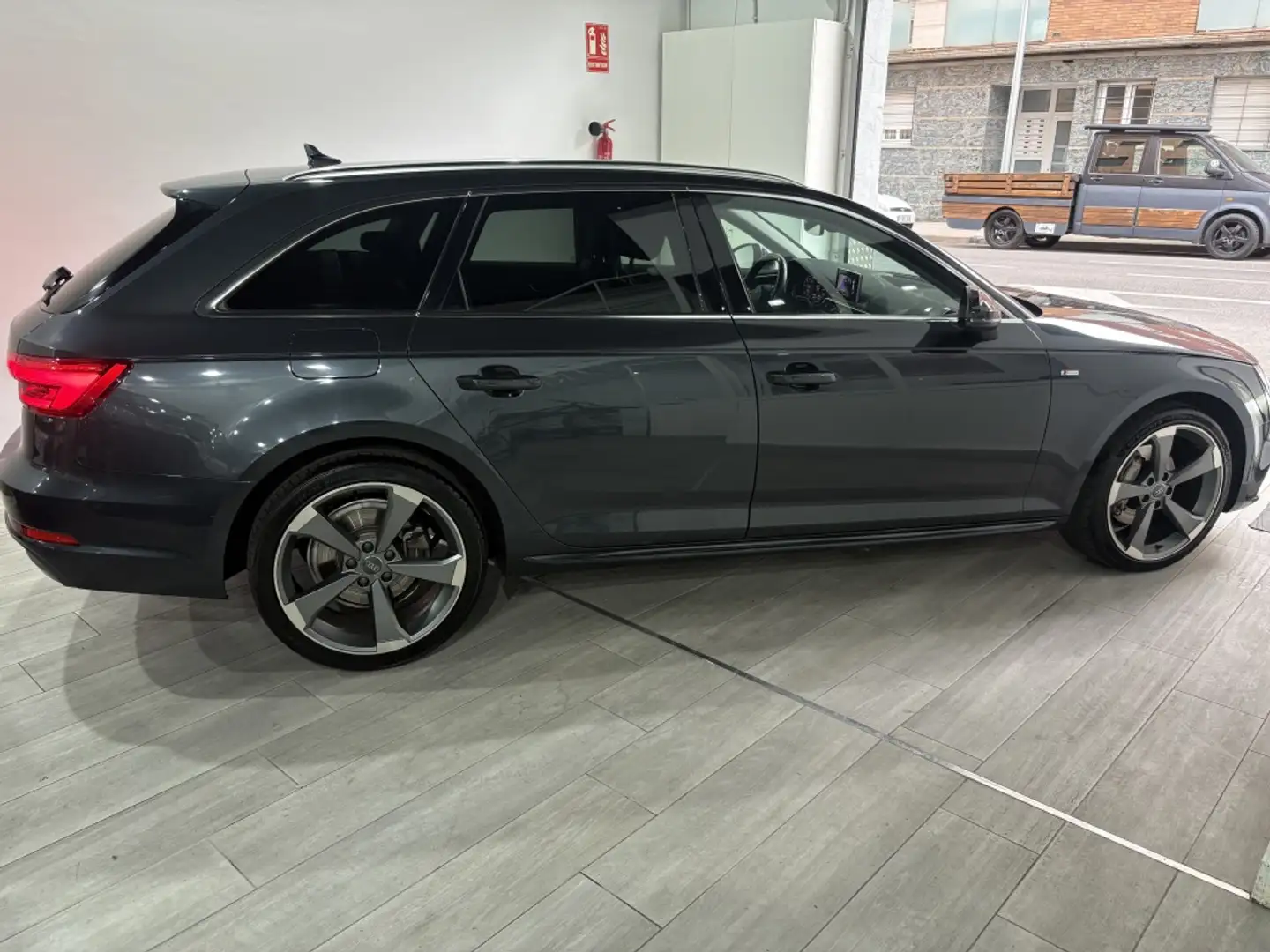 Audi A4 Avant 2.0TDI CD S line ed. Mult. 190 Gris - 2