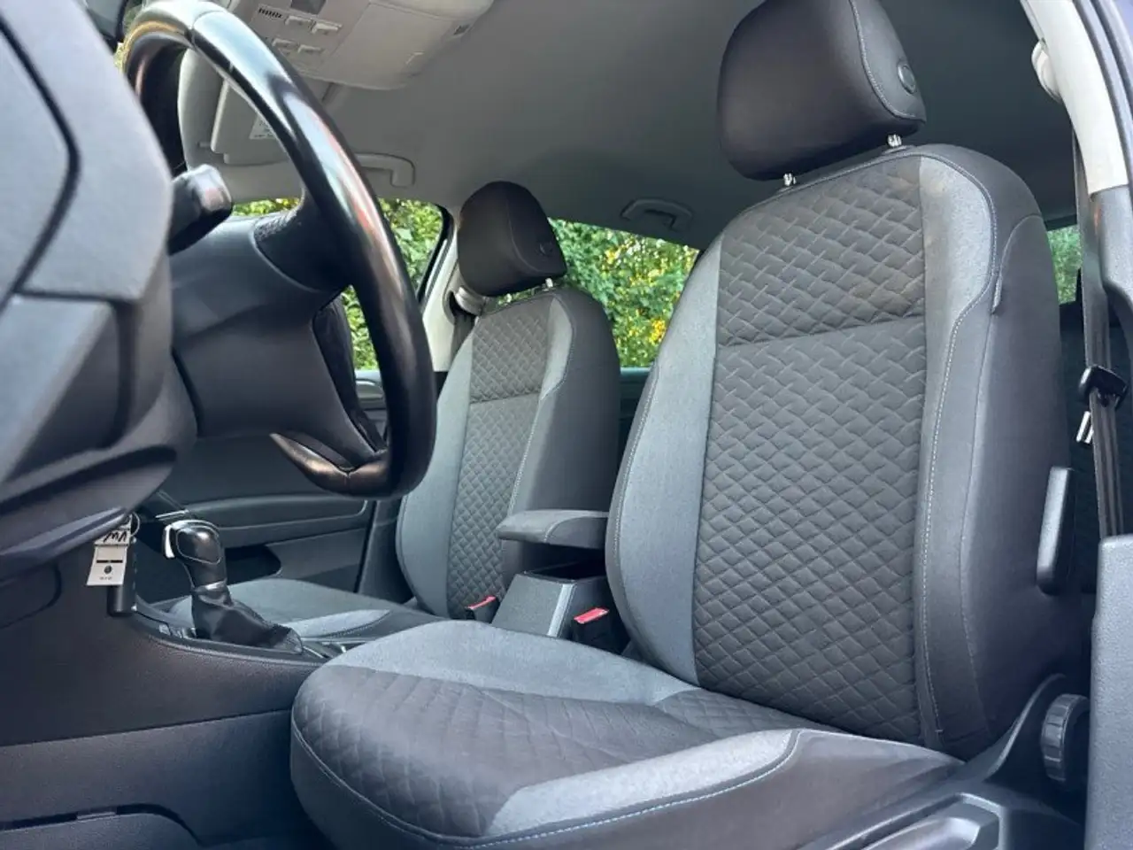 Volkswagen Golf Standard Model — photo 18