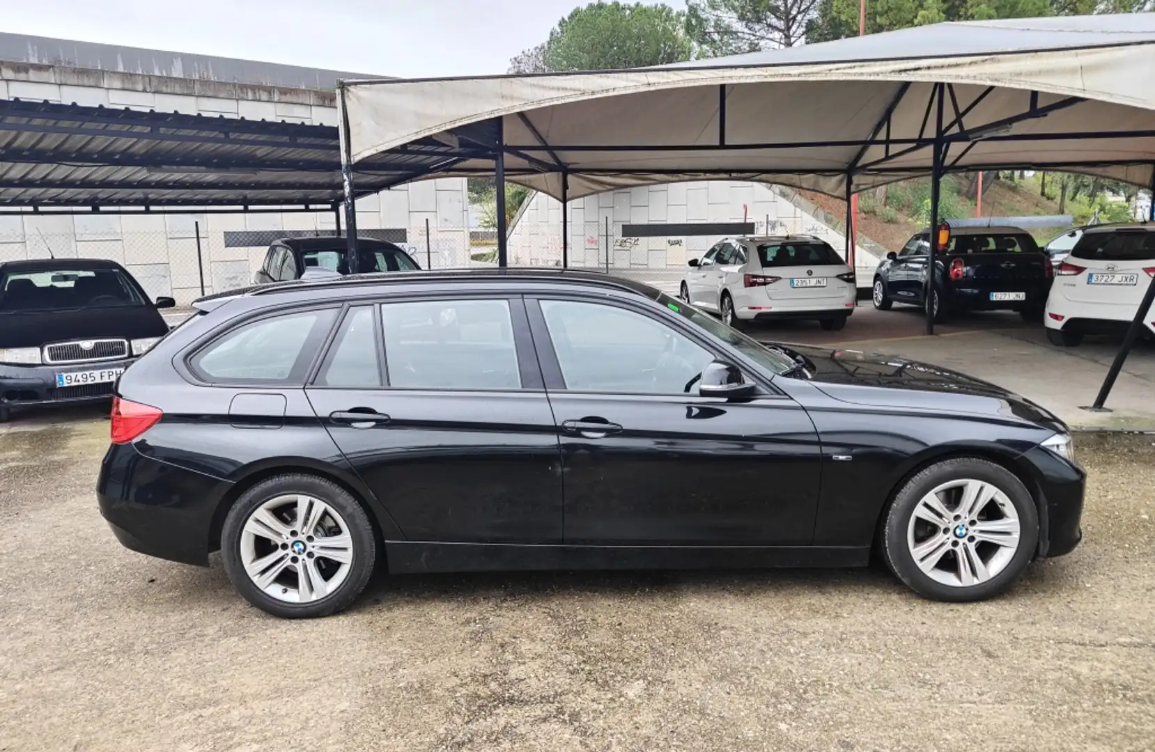 BMW 320 320d Touring Sport Negro - 2