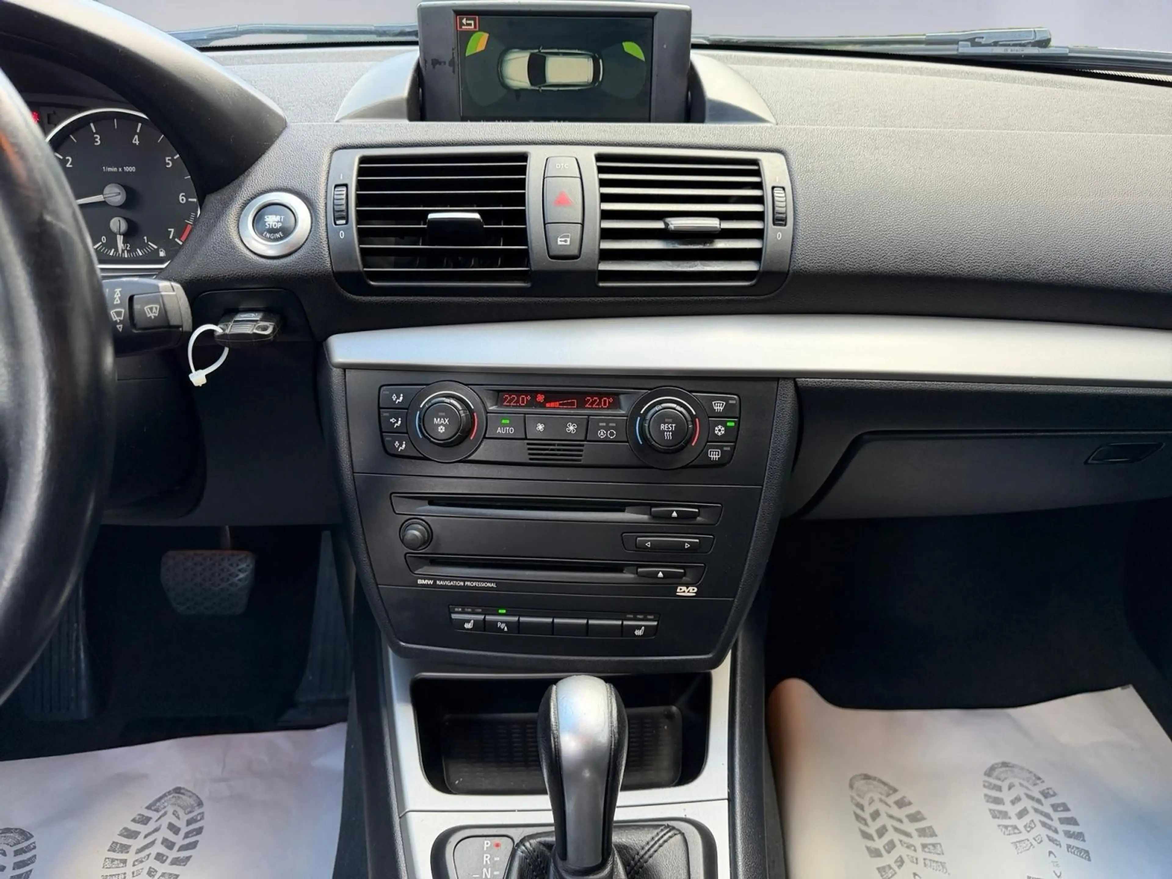 BMW 120 120iA Sport — photo 12