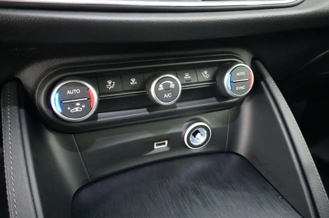 Alfa Romeo Stelvio 2024 — фото 15