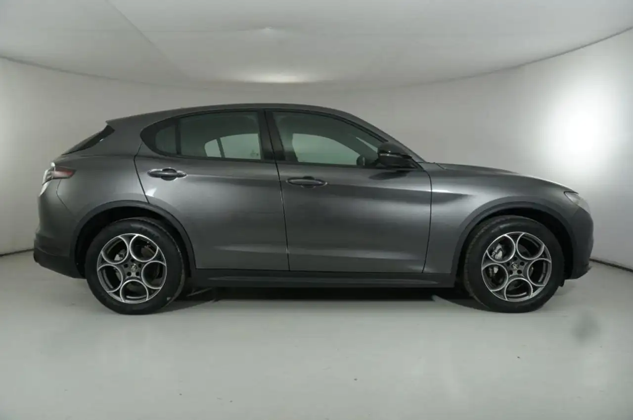 Alfa Romeo Stelvio 2024