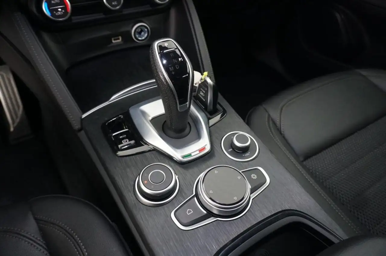 Alfa Romeo Stelvio 2024 — фото 12