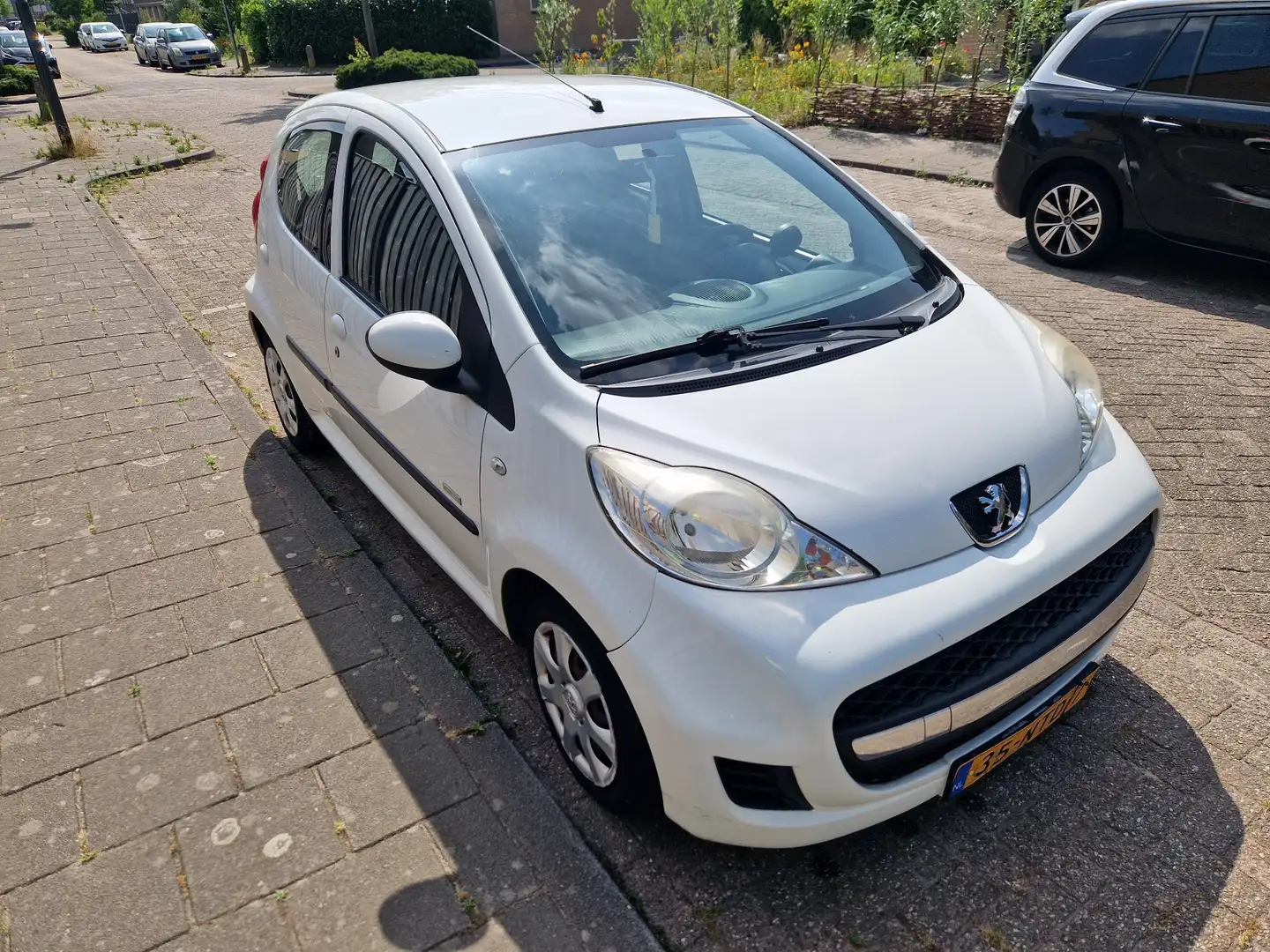 Peugeot 107 1.0-12V Millesim 200 White - 1