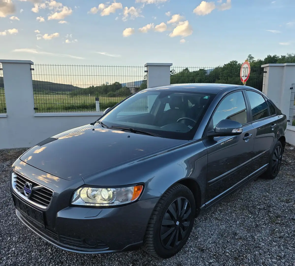Volvo S40 D2 Business Edition Grau - 1