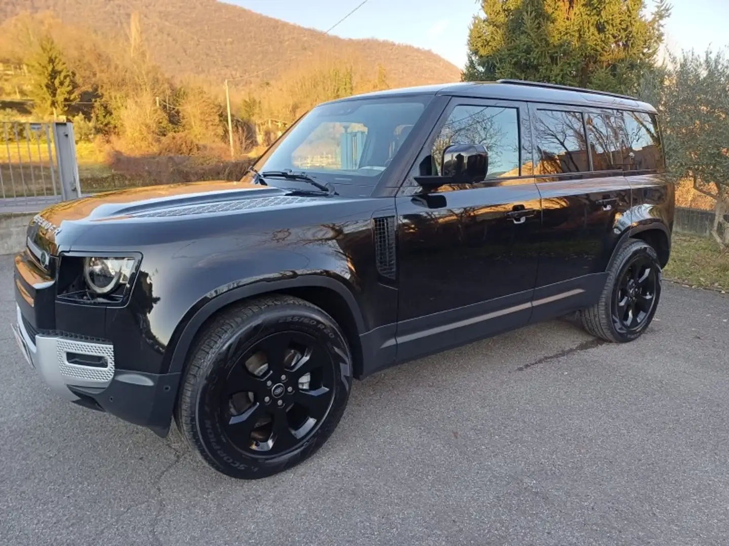 Land Rover Defender 3.0d i6 mhev SE awd 200cv autocarro  5posti IVA ESPOSTA Nero - 1